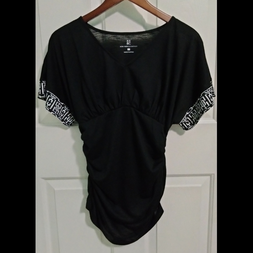 NY&C black and white top